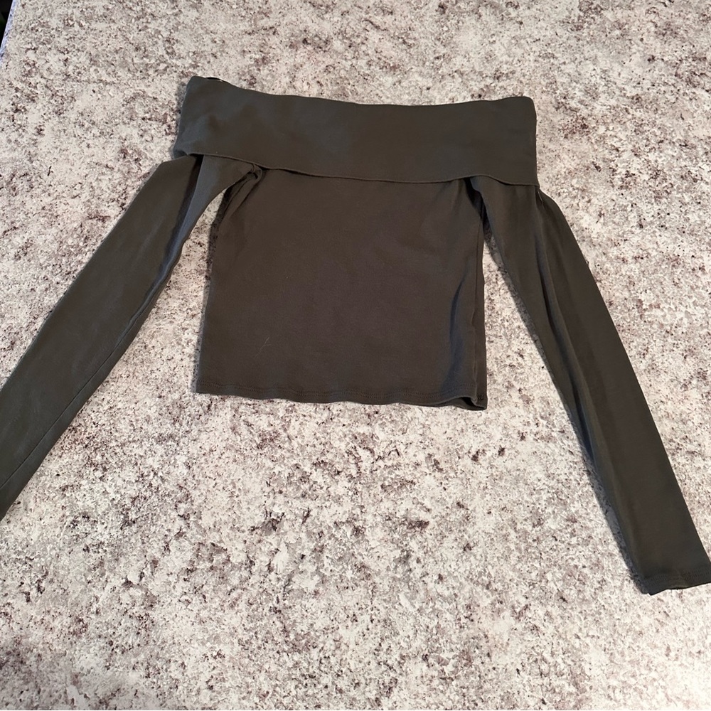 Off the shoulder Long sleeve